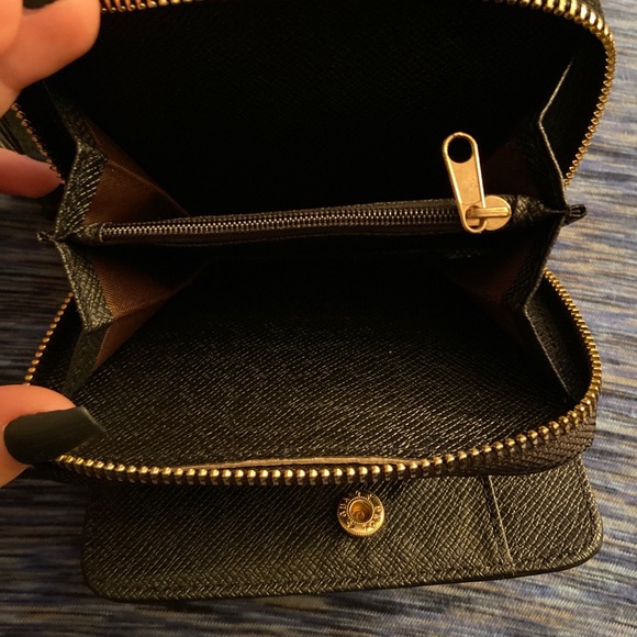 Micheal kors wallet - Picture 3 of 3